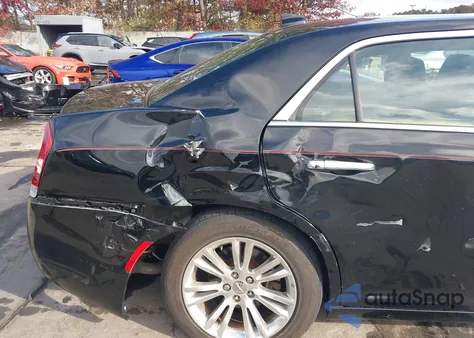 2017 Chrysler 300C z USA, uszkodzony, nr VIN 2C3CCAEG4HH662899
